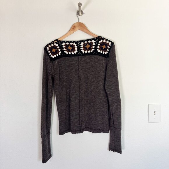 Buckle Gimmicks Pieced Crochet Long Sleeve split neck ribbed knit Top size M - Picture 7 of 7